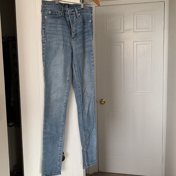 Gap jeans True Skinny. Only worn twice. Doesn’t fit me now. - Picture 3 of 4